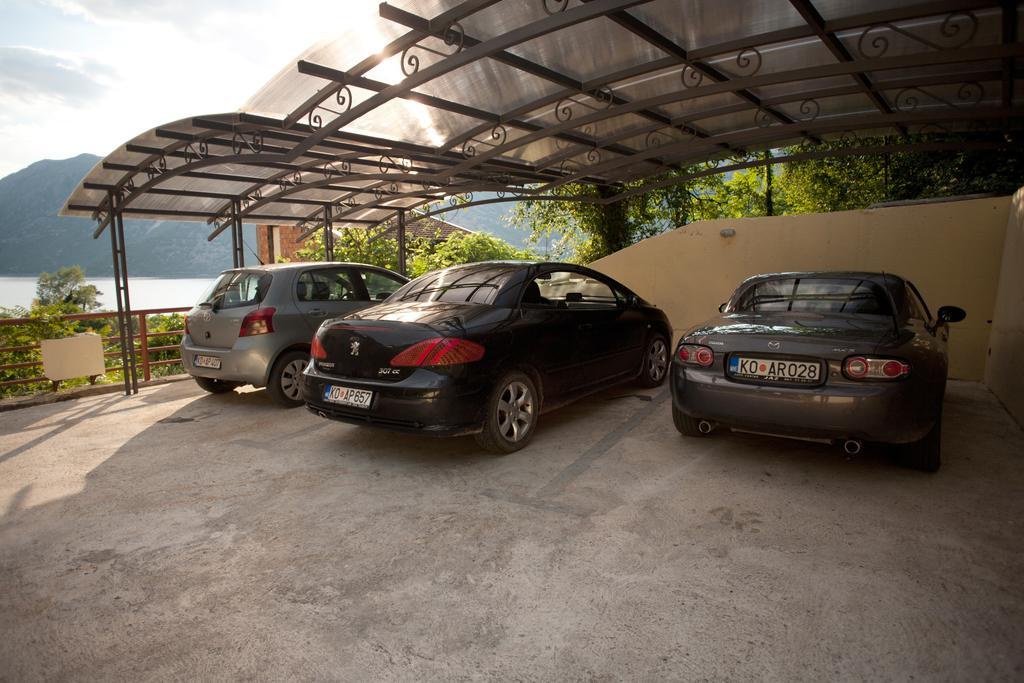 Apartments Villa Illyrik Risan Esterno foto