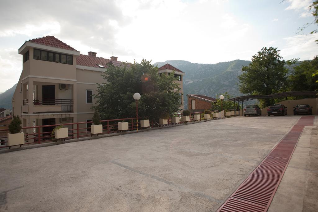 Apartments Villa Illyrik Risan Esterno foto